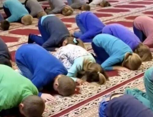 U.K. — The Church of England primary school has children engage in Islamic prayer